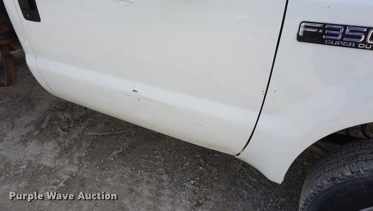 image for item DD6470 2000 Ford F350 Super Duty flatbed pickup truck