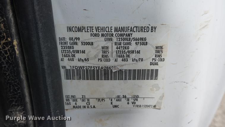 image for item DD6470 2000 Ford F350 Super Duty flatbed pickup truck