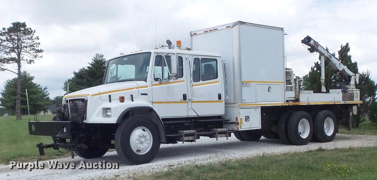 image for item DD7232 2005 Freightliner FL80 Crew Cab flatbed truck