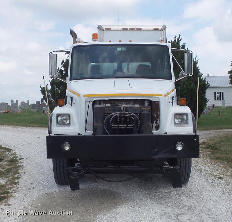 image for item DD7232 2005 Freightliner FL80 Crew Cab flatbed truck