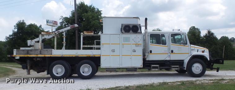 image for item DD7232 2005 Freightliner FL80 Crew Cab flatbed truck