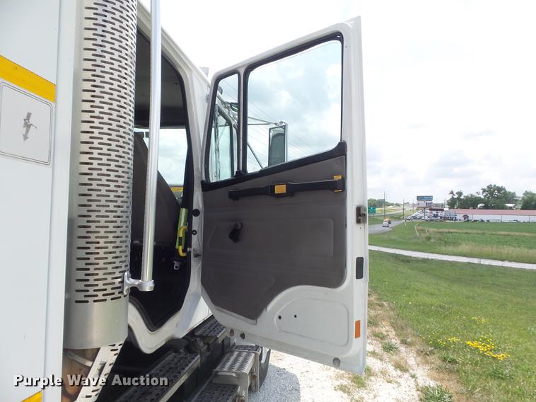 image for item DD7232 2005 Freightliner FL80 Crew Cab flatbed truck