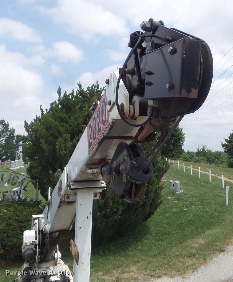 image for item DD7232 2005 Freightliner FL80 Crew Cab flatbed truck