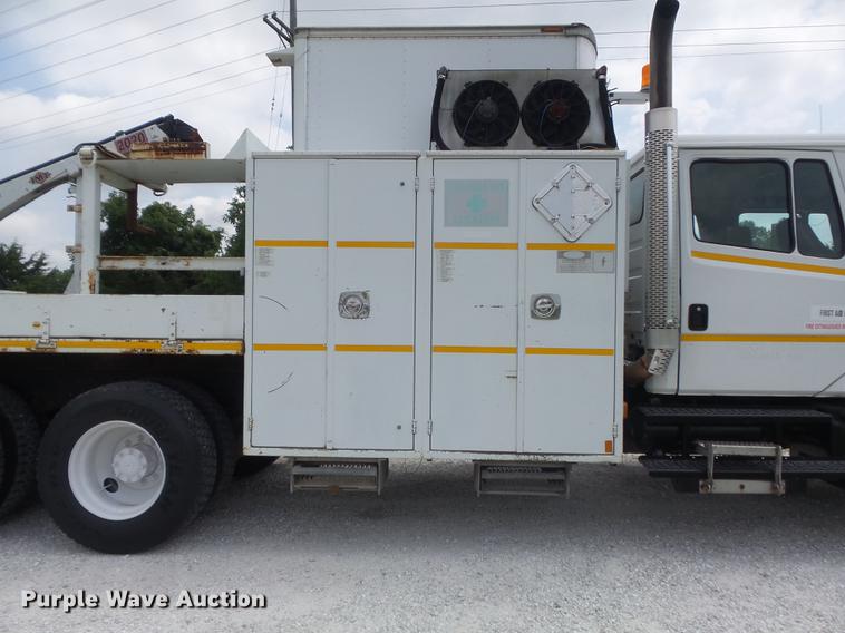 image for item DD7232 2005 Freightliner FL80 Crew Cab flatbed truck