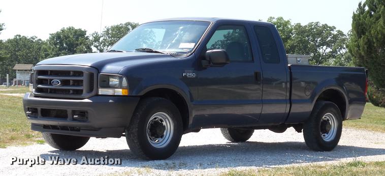 image for item DD7256 2004 Ford F250 Super Duty XL SuperCab pickup truck