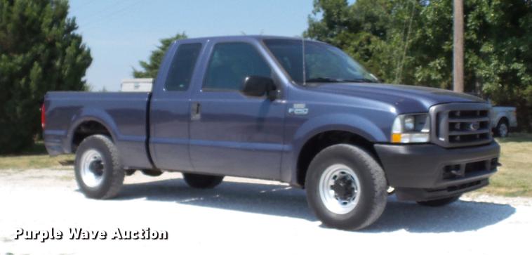 image for item DD7256 2004 Ford F250 Super Duty XL SuperCab pickup truck