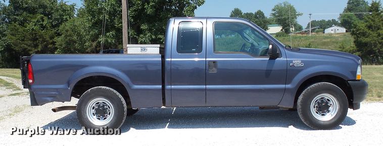 image for item DD7256 2004 Ford F250 Super Duty XL SuperCab pickup truck