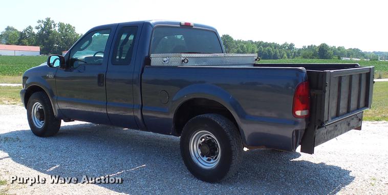 image for item DD7256 2004 Ford F250 Super Duty XL SuperCab pickup truck
