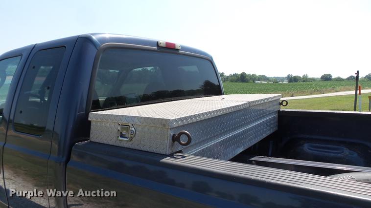 image for item DD7256 2004 Ford F250 Super Duty XL SuperCab pickup truck