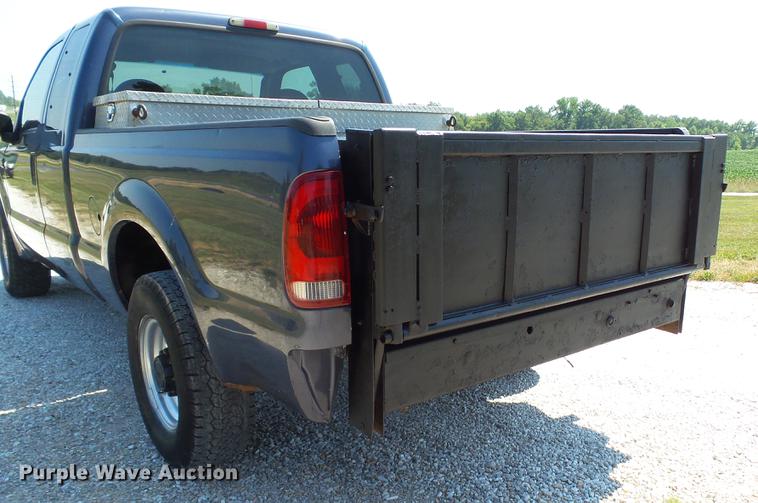 image for item DD7256 2004 Ford F250 Super Duty XL SuperCab pickup truck