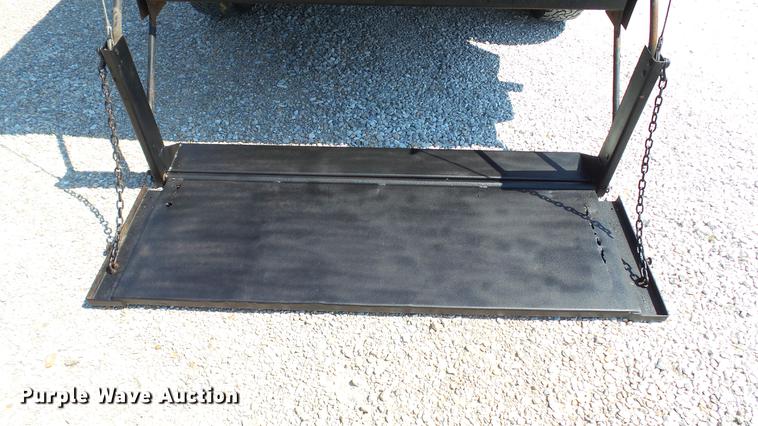 image for item DD7256 2004 Ford F250 Super Duty XL SuperCab pickup truck