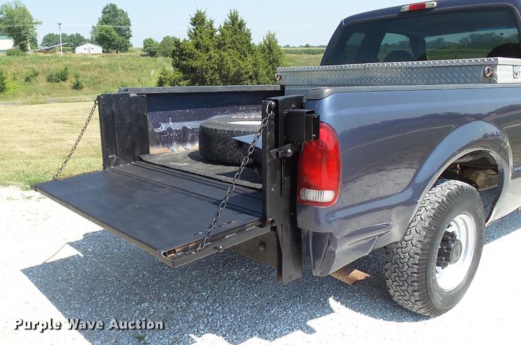 image for item DD7256 2004 Ford F250 Super Duty XL SuperCab pickup truck