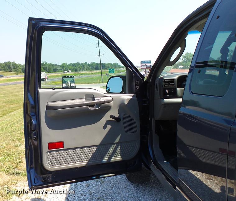 image for item DD7256 2004 Ford F250 Super Duty XL SuperCab pickup truck