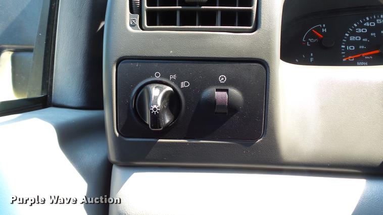 image for item DD7256 2004 Ford F250 Super Duty XL SuperCab pickup truck