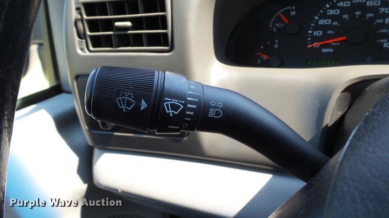 image for item DD7256 2004 Ford F250 Super Duty XL SuperCab pickup truck