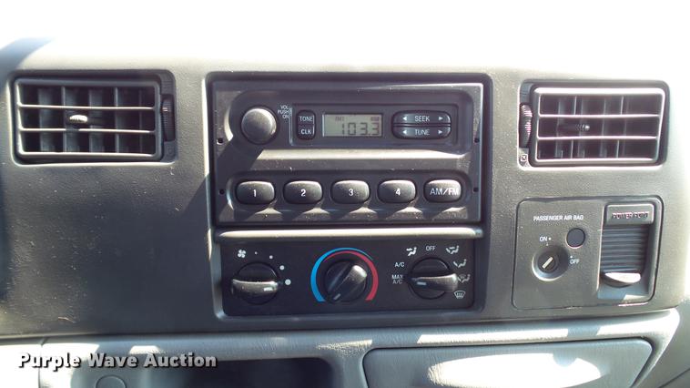 image for item DD7256 2004 Ford F250 Super Duty XL SuperCab pickup truck