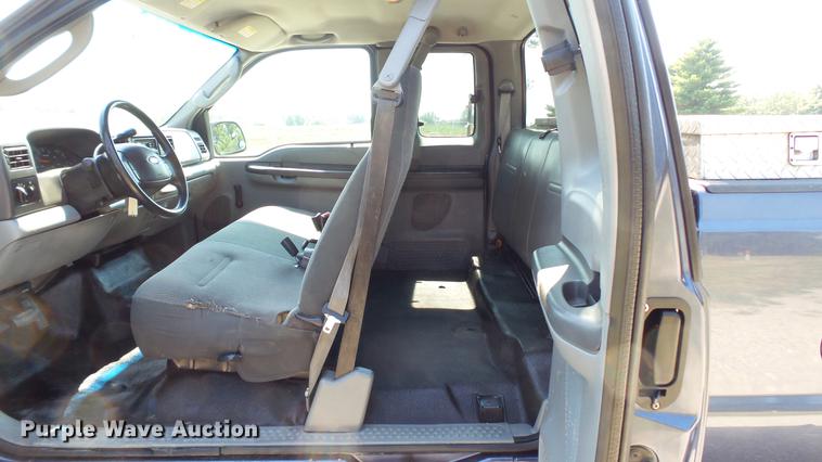 image for item DD7256 2004 Ford F250 Super Duty XL SuperCab pickup truck