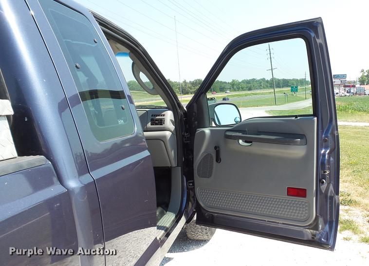 image for item DD7256 2004 Ford F250 Super Duty XL SuperCab pickup truck