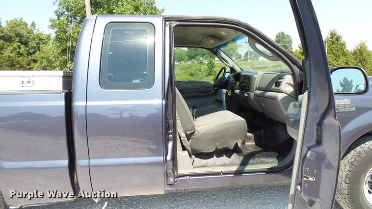 image for item DD7256 2004 Ford F250 Super Duty XL SuperCab pickup truck