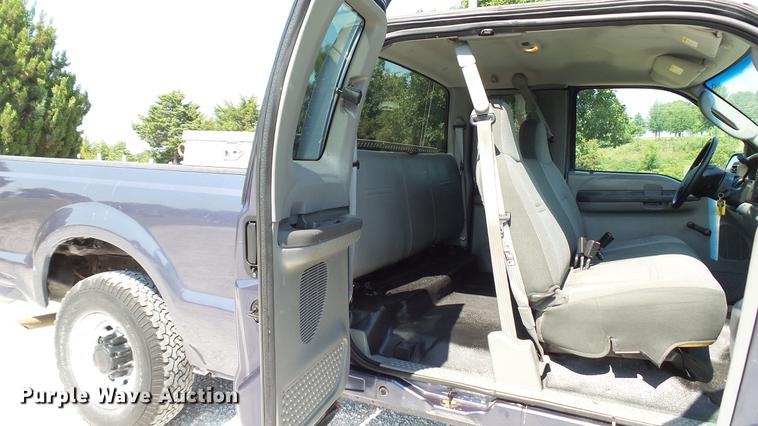 image for item DD7256 2004 Ford F250 Super Duty XL SuperCab pickup truck