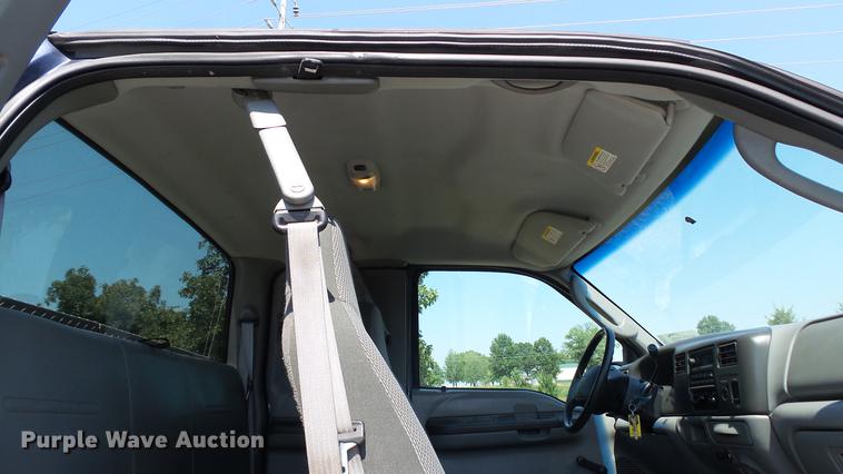 image for item DD7256 2004 Ford F250 Super Duty XL SuperCab pickup truck