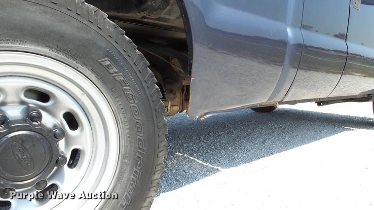 image for item DD7256 2004 Ford F250 Super Duty XL SuperCab pickup truck