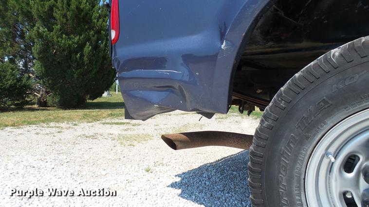 image for item DD7256 2004 Ford F250 Super Duty XL SuperCab pickup truck