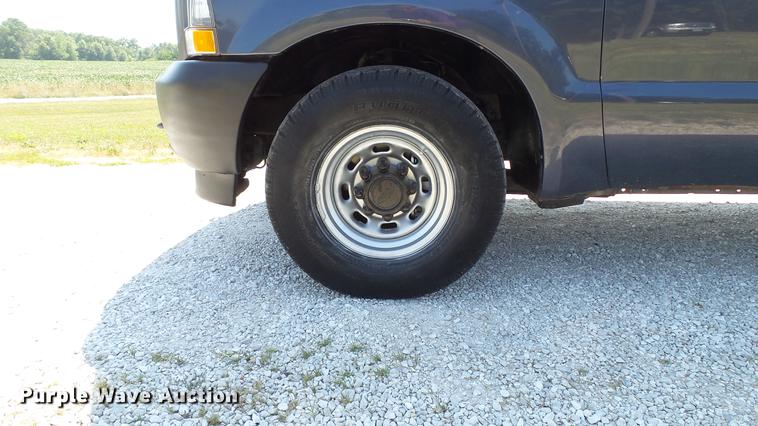 image for item DD7256 2004 Ford F250 Super Duty XL SuperCab pickup truck