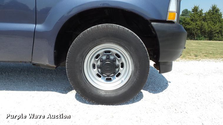 image for item DD7256 2004 Ford F250 Super Duty XL SuperCab pickup truck