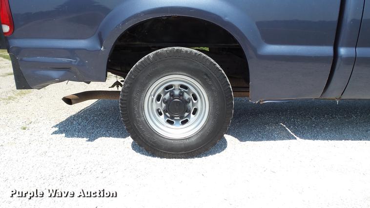image for item DD7256 2004 Ford F250 Super Duty XL SuperCab pickup truck