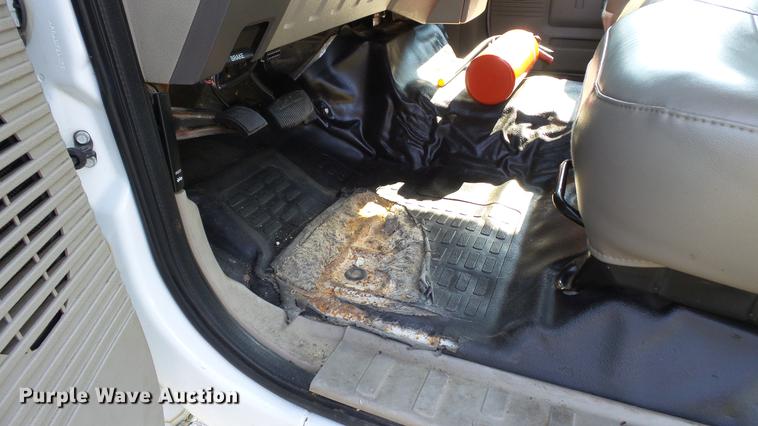 image for item DD7257 2008 Ford F550 Super Duty XL flatbed truck