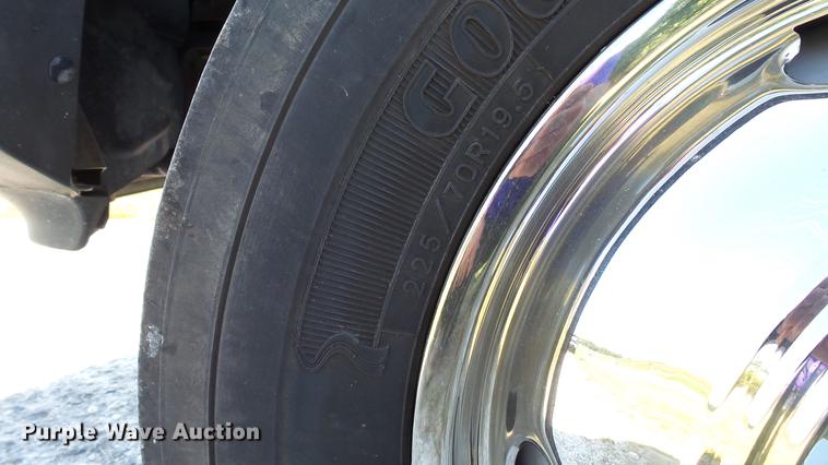 image for item DD7257 2008 Ford F550 Super Duty XL flatbed truck