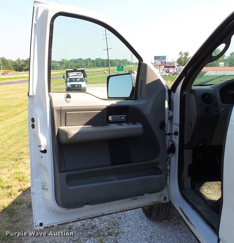 image for item DD7258 2008 Ford F150 XL pickup truck