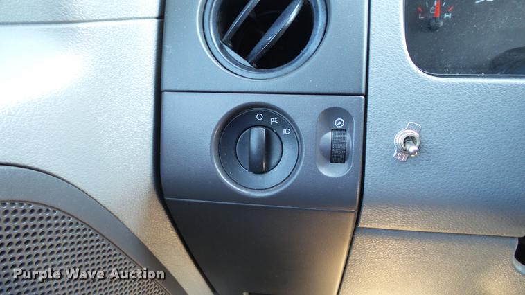 image for item DD7258 2008 Ford F150 XL pickup truck