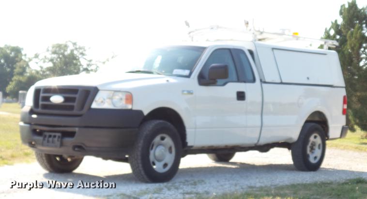 image for item DD7259 2007 Ford F150 XL pickup truck