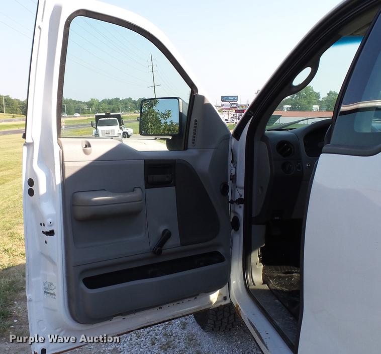 image for item DD7259 2007 Ford F150 XL pickup truck