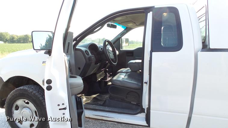 image for item DD7259 2007 Ford F150 XL pickup truck