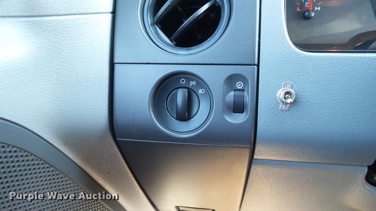 image for item DD7259 2007 Ford F150 XL pickup truck