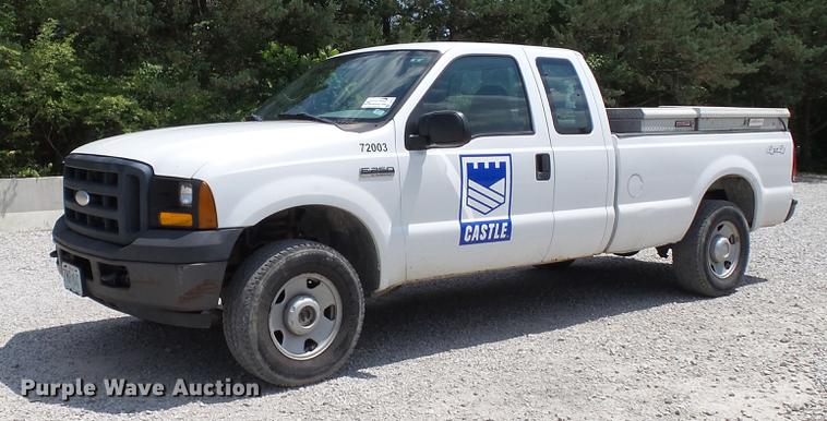 image for item DD7262 2007 Ford F250 Super Duty XL SuperCab pickup truck
