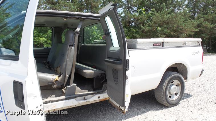 image for item DD7262 2007 Ford F250 Super Duty XL SuperCab pickup truck