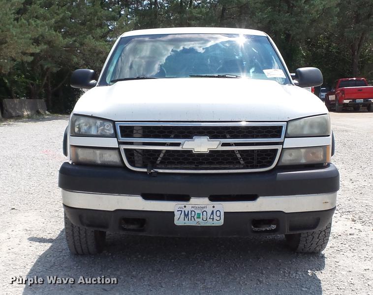image for item DD7263 2006 Chevrolet Silverado 2500HD Ext. Cab pickup truck