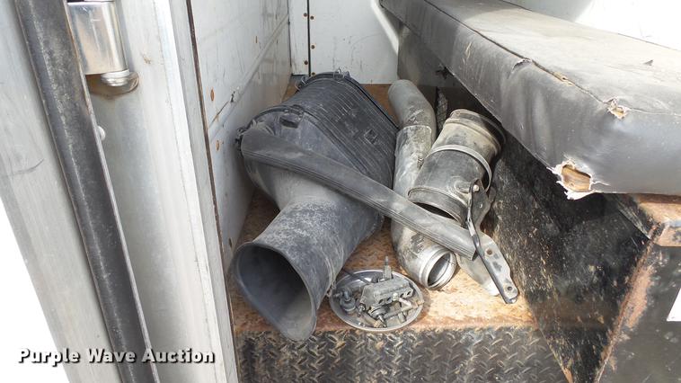 image for item DD7285 2003 Ford F450 Super Duty XL Crew Cab dump flatbed pickup truck