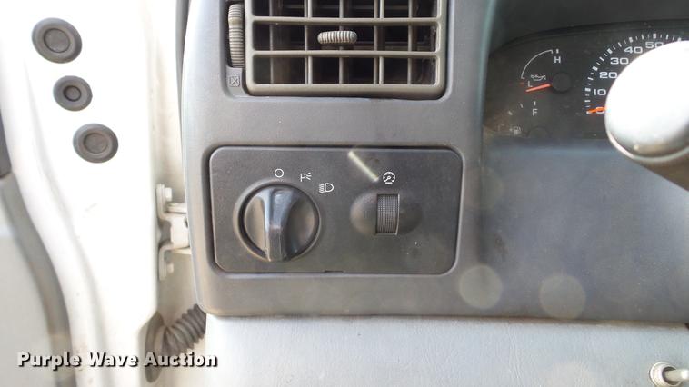 image for item DD7285 2003 Ford F450 Super Duty XL Crew Cab dump flatbed pickup truck