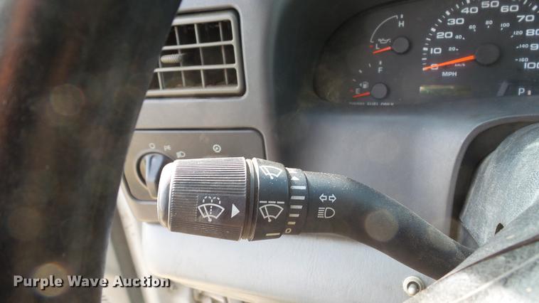 image for item DD7285 2003 Ford F450 Super Duty XL Crew Cab dump flatbed pickup truck