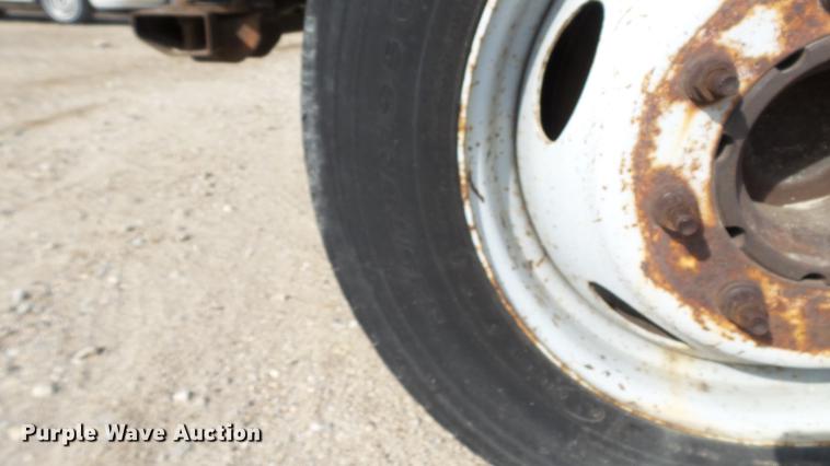 image for item DD7285 2003 Ford F450 Super Duty XL Crew Cab dump flatbed pickup truck