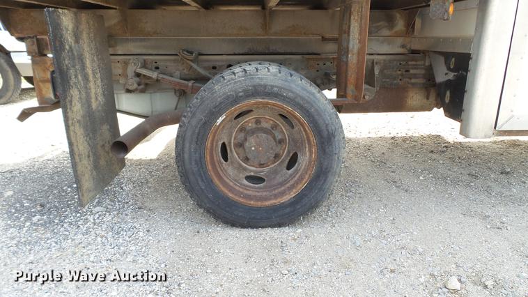 image for item DD7285 2003 Ford F450 Super Duty XL Crew Cab dump flatbed pickup truck