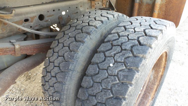 image for item DD7285 2003 Ford F450 Super Duty XL Crew Cab dump flatbed pickup truck