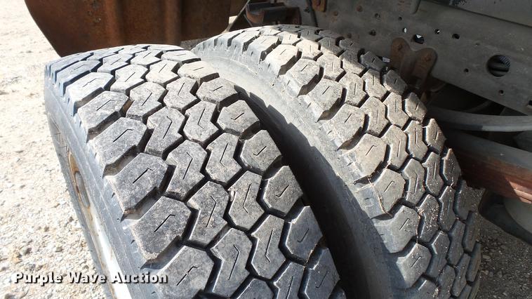 image for item DD7285 2003 Ford F450 Super Duty XL Crew Cab dump flatbed pickup truck