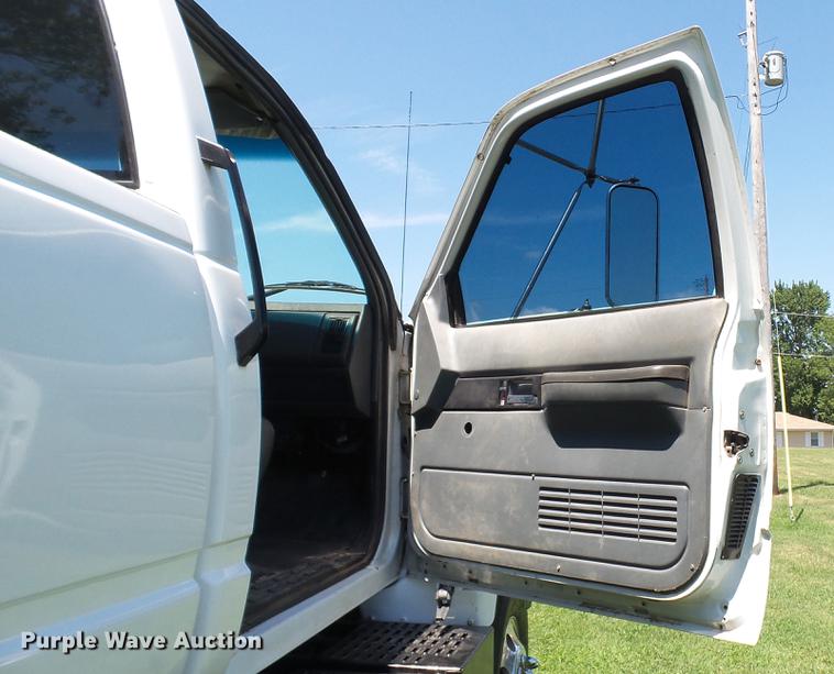 image for item DD7292 1997 Chevrolet TopKick truck