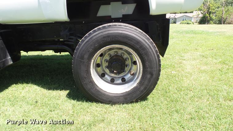 image for item DD7292 1997 Chevrolet TopKick truck